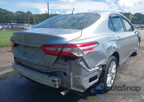 2019 Toyota Camry Le z USA, uszkodzony, nr VIN 4T1B11HK2KU771648